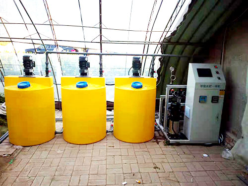 Intelligent water and fertilizer machine