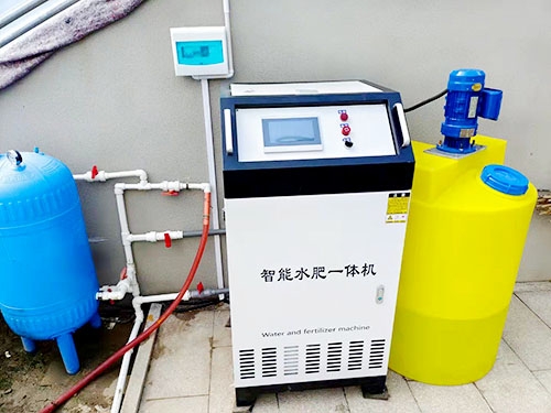 Intelligent water and fertilizer machine
