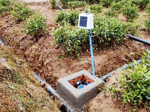 fertilizer applicator for field use